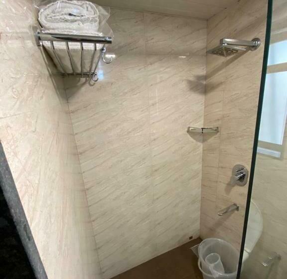 اتاق لوکس, Singh`s By Wb Inn, Vashi, Navi Mumbai