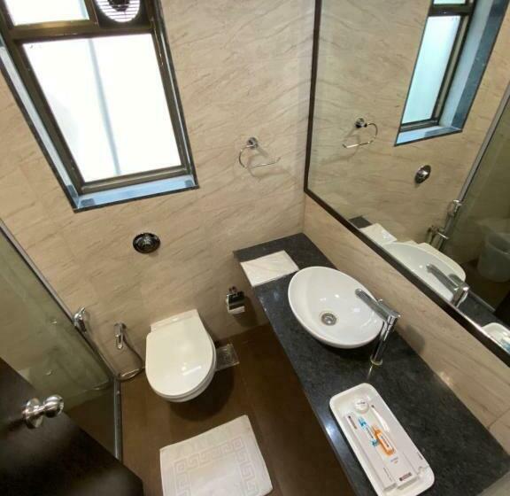 اتاق لوکس, Singh`s By Wb Inn, Vashi, Navi Mumbai