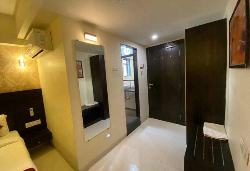 اتاق لوکس, Singh`s By Wb Inn, Vashi, Navi Mumbai