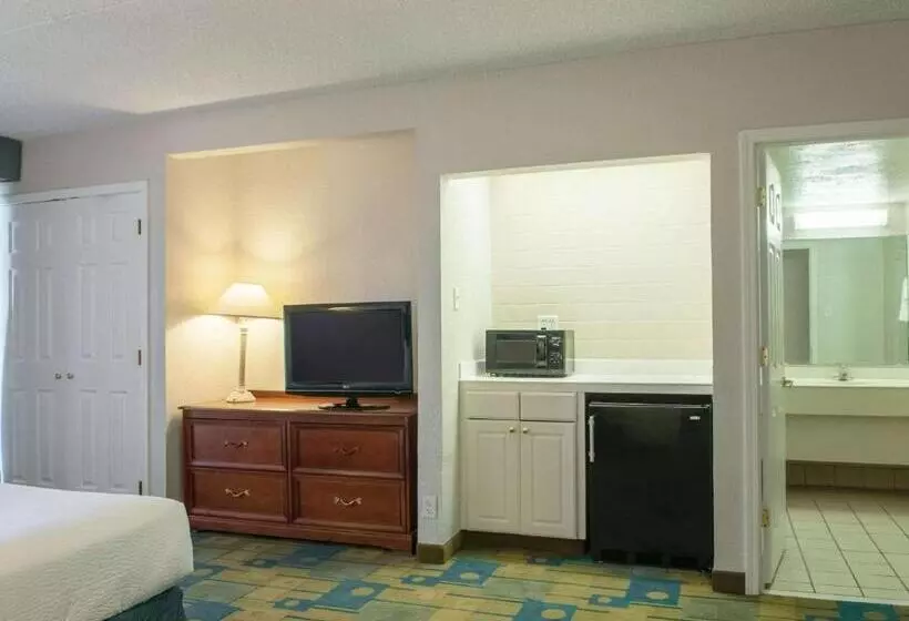 デラックススイート, La Quinta Inn By Wyndham New Orleans Veterans / Metairie