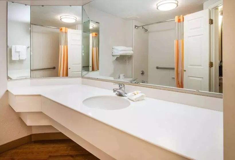 اتاق لوکس, La Quinta By Wyndham Colorado Springs South Airport