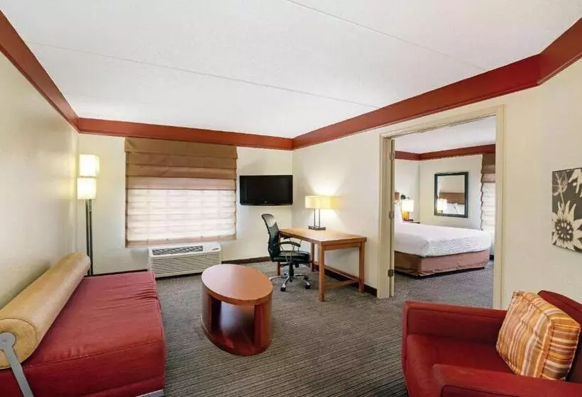 キングサイズベッドのスイートルーム, La Quinta By Wyndham Memphis Primacy Parkway