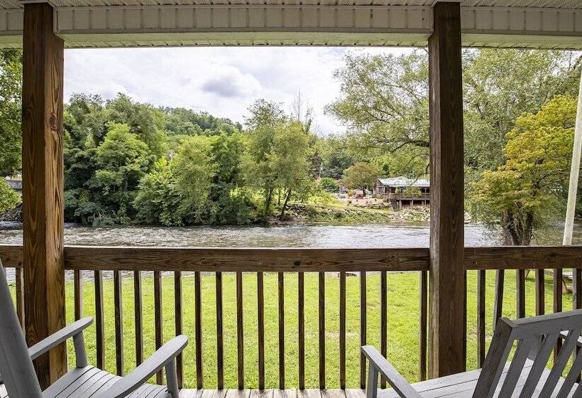 스탠다드 룸 더블 침대 2개, Lloyds On The River Country Inn