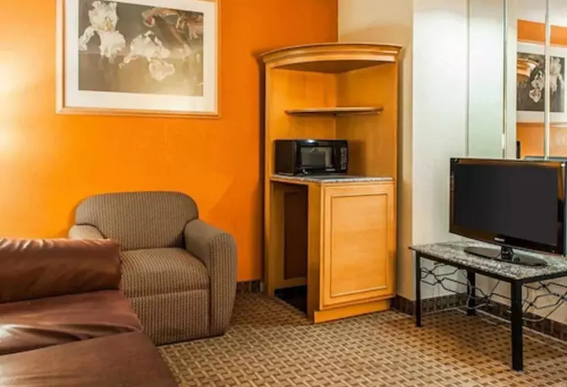 スイート, Quality Inn & Suites Shelbyville I 74