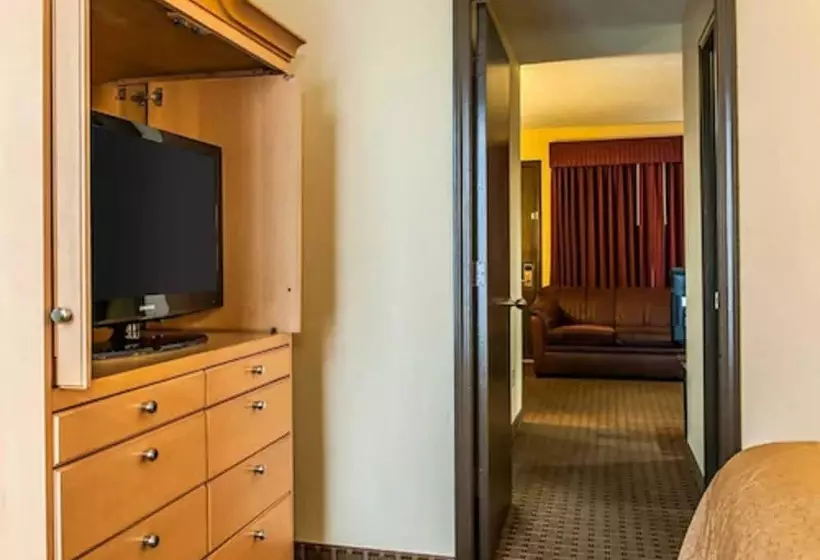 スイート, Quality Inn & Suites Shelbyville I 74