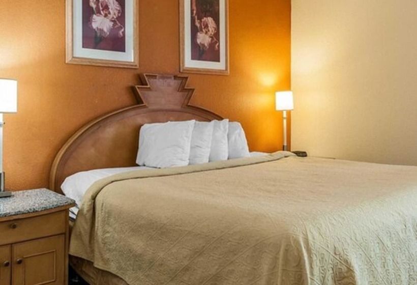 Люкс, Quality Inn & Suites Shelbyville I 74