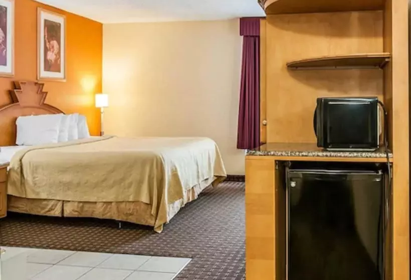スイート, Quality Inn & Suites Shelbyville I 74