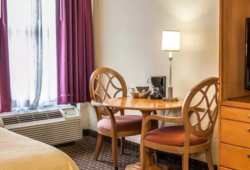 スイート, Quality Inn & Suites Shelbyville I 74