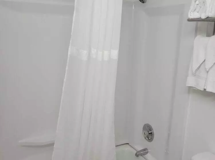 ２ダブルベッドのスタンダードルーム, Quality Inn Terre Haute University Area