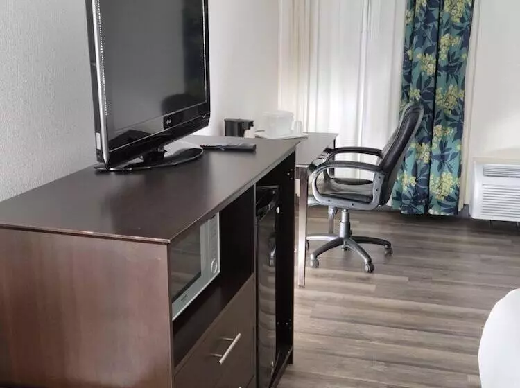 ２ダブルベッドのスタンダードルーム, Quality Inn Terre Haute University Area