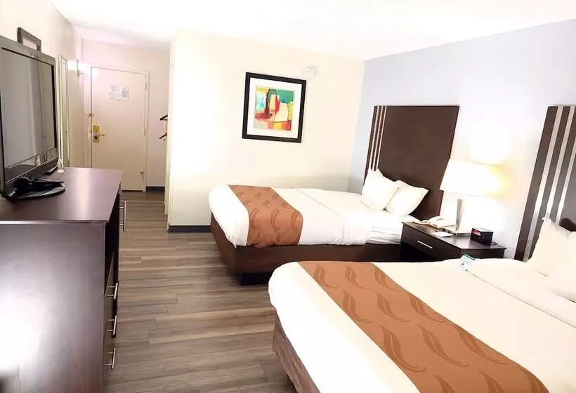 ２ダブルベッドのスタンダードルーム, Quality Inn Terre Haute University Area