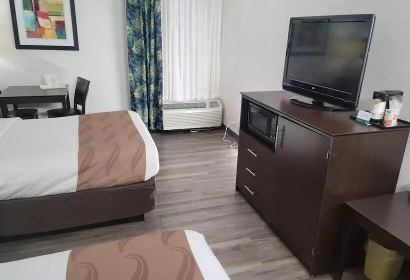 ２ダブルベッドのスタンダードルーム, Quality Inn Terre Haute University Area