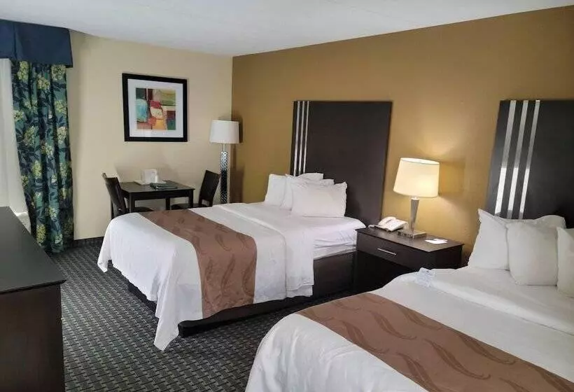 ２ダブルベッドのスタンダードルーム, Quality Inn Terre Haute University Area