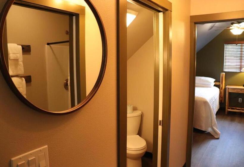 غرفة عائلية, Lone Fir Resort