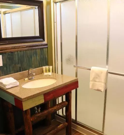 スイート, Lone Fir Resort