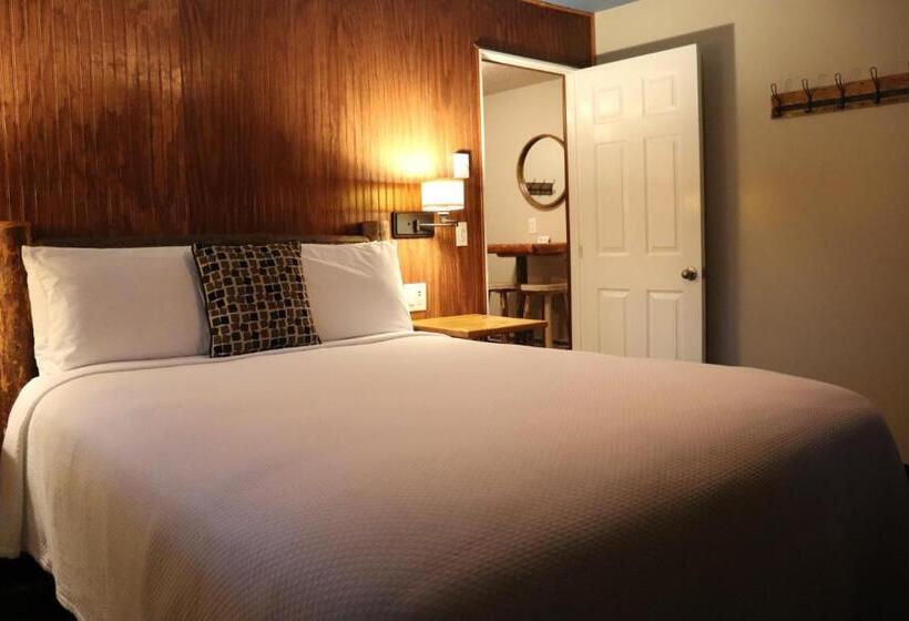 جناح, Lone Fir Resort