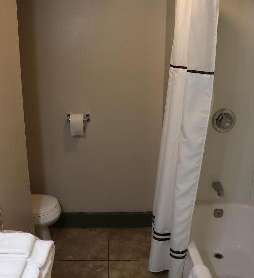 جناح جونيور عائلى, Lone Fir Resort