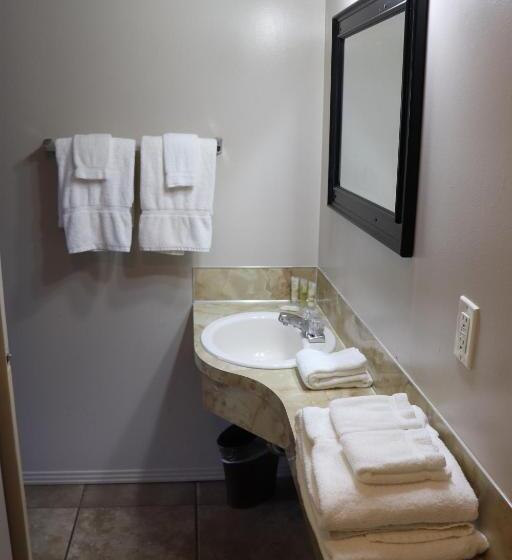 جناح جونيور عائلى, Lone Fir Resort