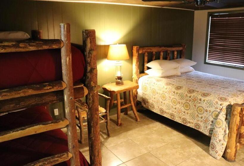 جناح جونيور عائلى, Lone Fir Resort