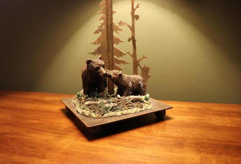 إستوديو قياسى, Lone Fir Resort