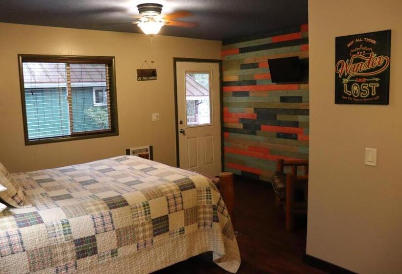 إستوديو قياسى, Lone Fir Resort