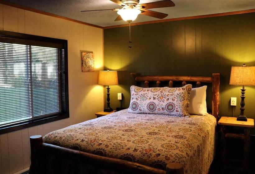 جناح ديلوكس, Lone Fir Resort