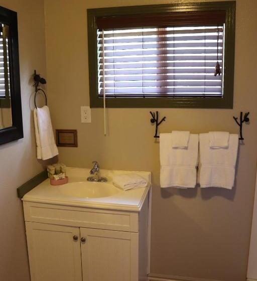 منزل غرفتين نوم, Lone Fir Resort