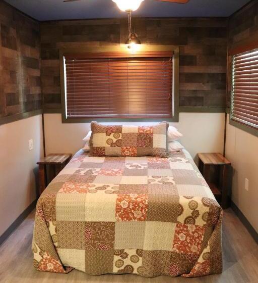 منزل غرفتين نوم, Lone Fir Resort