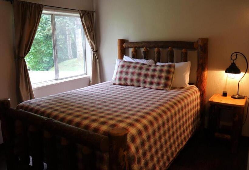 小室, Lone Fir Resort