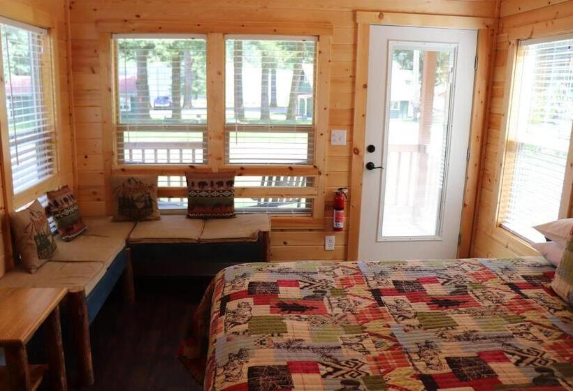 بنجلو عائلى, Lone Fir Resort