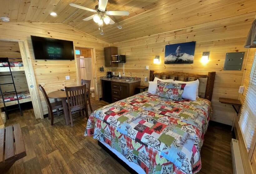 بنجلو ديلوكس, Lone Fir Resort