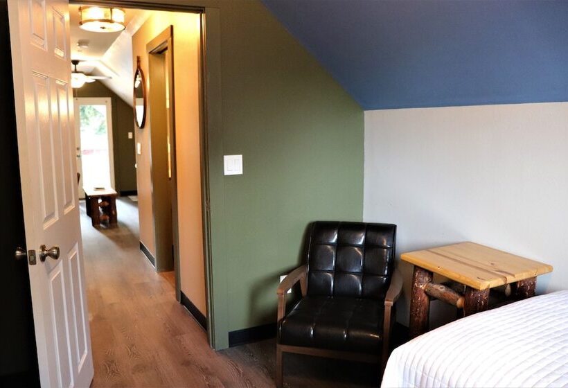 جناح, Lone Fir Resort