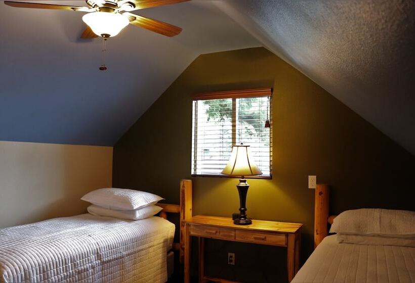 جناح, Lone Fir Resort