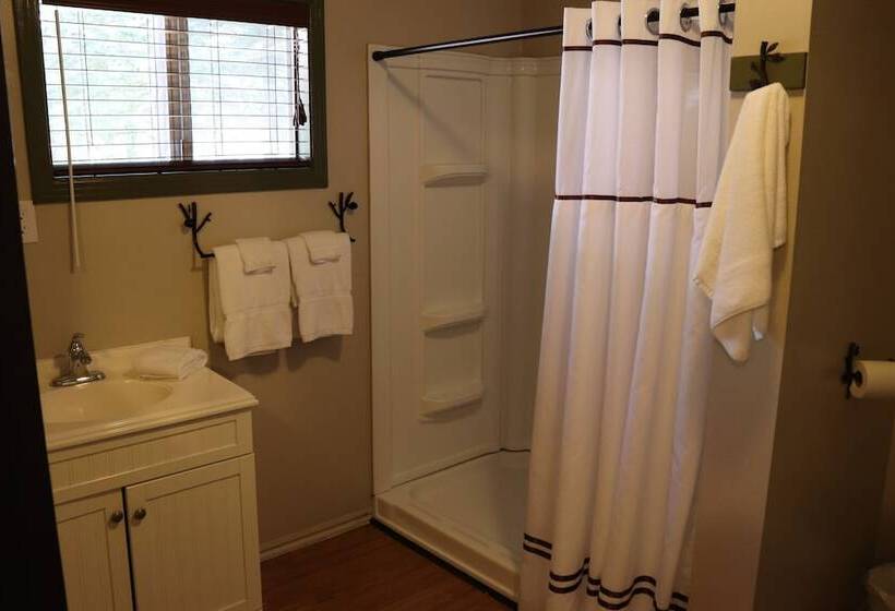 كابينة, Lone Fir Resort