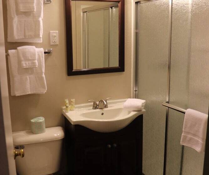 إستوديو قياسى, Lone Fir Resort