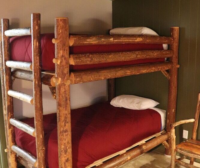 غرفة قياسية, Lone Fir Resort