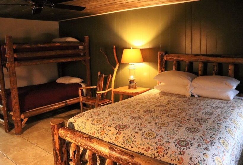 غرفة قياسية, Lone Fir Resort