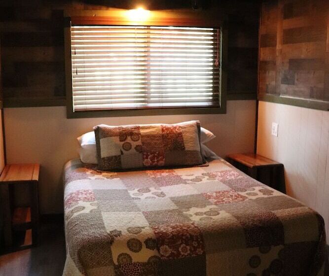 كابينة, Lone Fir Resort