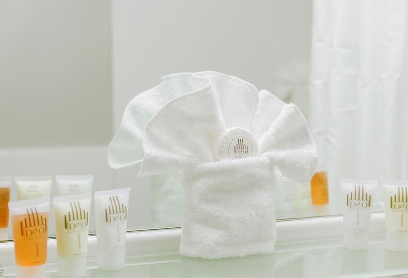 Номер Deluxe, Lorraine