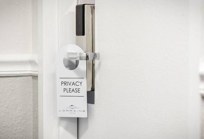 Номер Deluxe, Lorraine