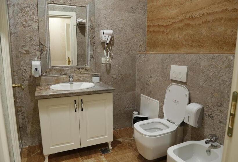 חדר דלוקס, Castle Konti