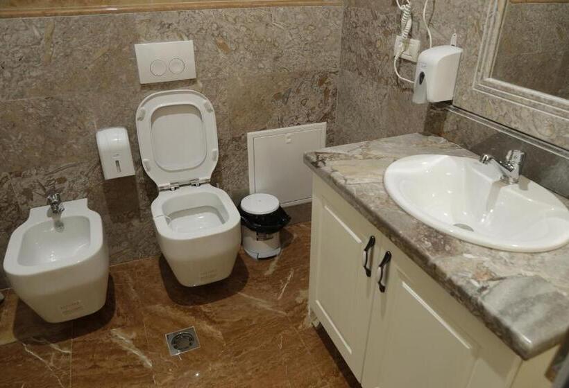 חדר דלוקס, Castle Konti