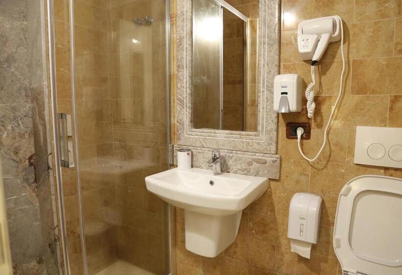 חדר דלוקס, Castle Konti