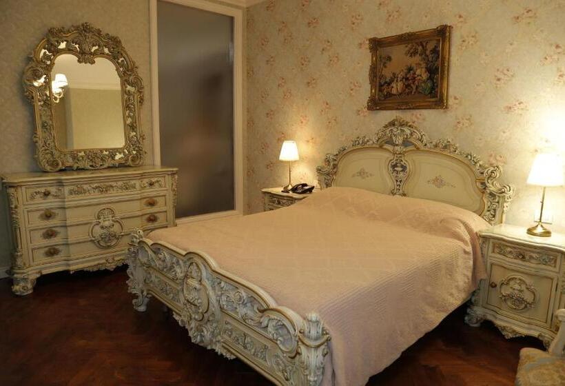 חדר דלוקס, Castle Konti