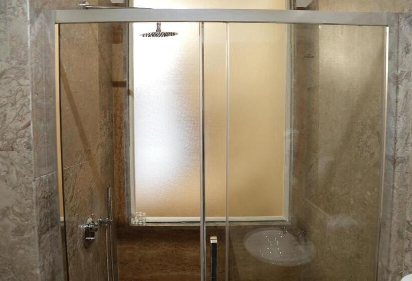 חדר דלוקס, Castle Konti