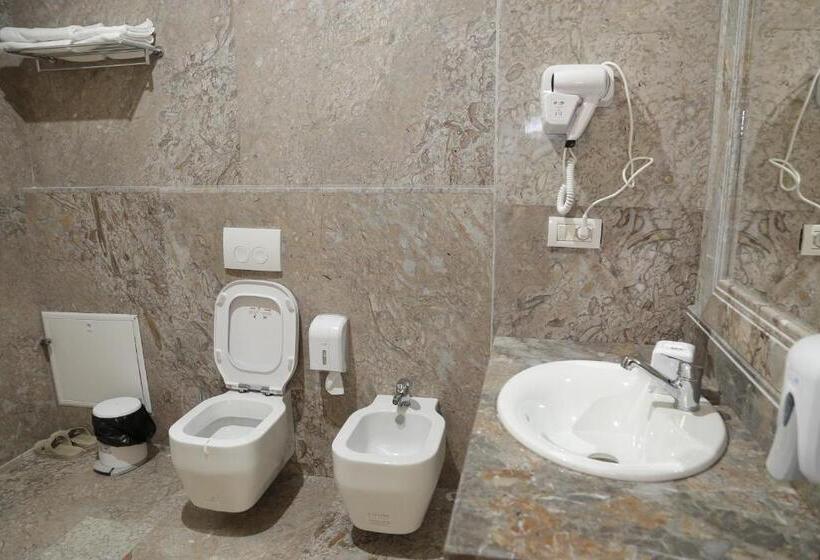 סוויטה משפחתית, Castle Konti