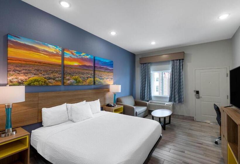 Chambre Standard Lit King Size Adaptée aux Personnes à Mobilité Réduite, Days Inn & Suites By Wyndham Downtown/university Of Houston