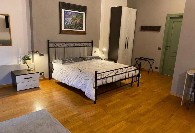 חדר קומפורט לשלושה, La Casina