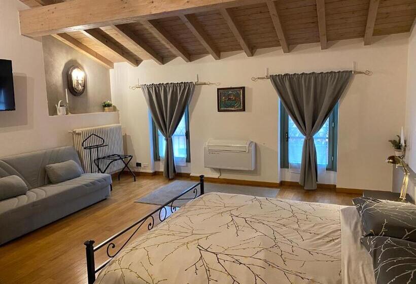 חדר קומפורט לשלושה, La Casina