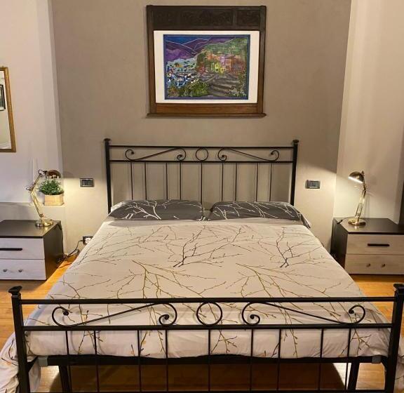 חדר קומפורט לשלושה, La Casina